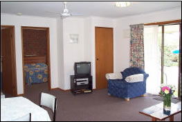 Lakes Jakaranda Holiday Units - SA Accommodation 3