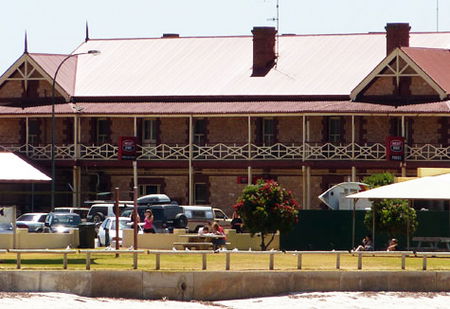 Tumby Bay Hotel And Seafront Apartments - SA Accommodation 2
