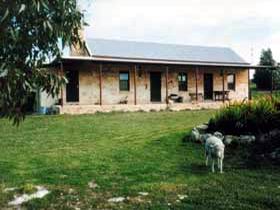 Mt Dutton Bay Woolshed Heritage Cottage - SA Accommodation 0