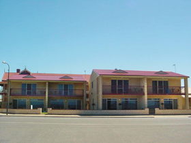 Tumby Bay Hotel Seafront Apartments - SA Accommodation 0