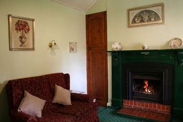 Sarah's Cottage - SA Accommodation 4