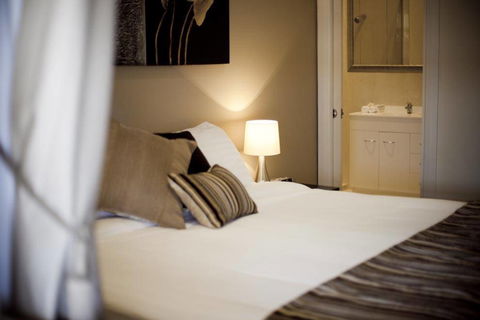 Balcony On Sixth Lodge - SA Accommodation 1