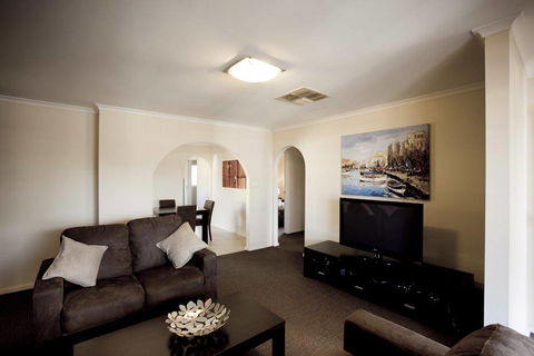 Balcony On Sixth Lodge - SA Accommodation 3