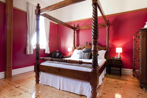 Balcony On Sixth Lodge - SA Accommodation 5