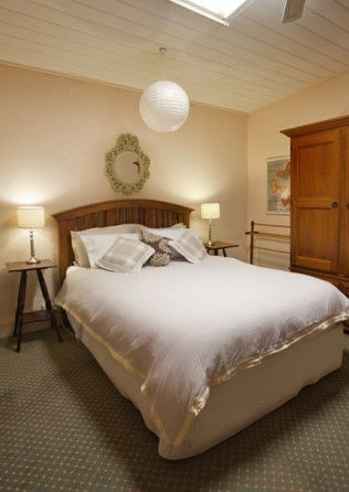 Stirling House - SA Accommodation 6