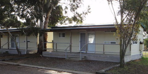 Long Island Caravan Park Cabins - SA Accommodation 6