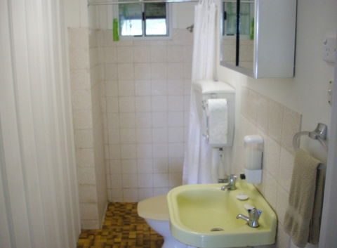 Riverfront Holiday House - SA Accommodation 8