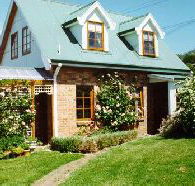 Conmel Cottage - SA Accommodation