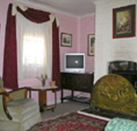Hollyhock Cottage - SA Accommodation
