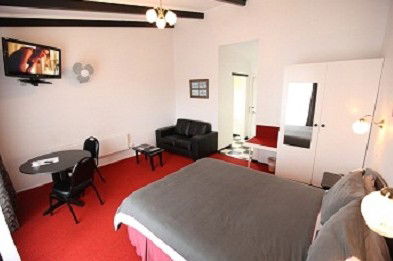 Fox And Hounds Inn - SA Accommodation 4