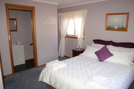 Three Hut Point Waterfront Accommodation - SA Accommodation 1