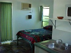 Gee Dees Family Cabins - SA Accommodation 3