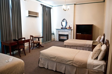 Hotel Shamrock - SA Accommodation 3