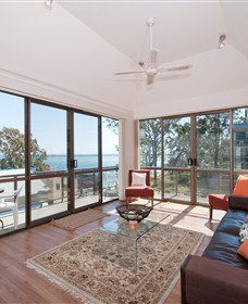 Magnus Street Treetops - SA Accommodation 1