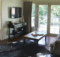 Book Barn Cottage - SA Accommodation