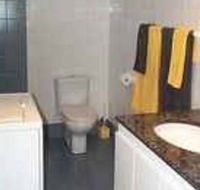 A Beach House Near Manly - SA Accommodation