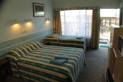 Lake Forbes Motel - SA Accommodation 3