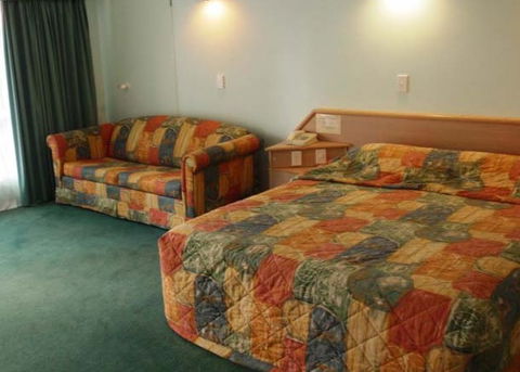 Runaway Bay Motor Inn - SA Accommodation 0