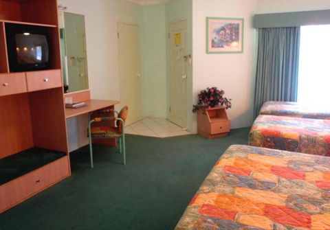 Runaway Bay Motor Inn - SA Accommodation 1