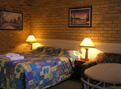 Blue Violet Motor Inn - SA Accommodation 2