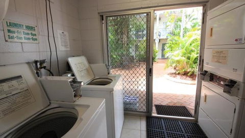 Coconut Grove Holiday Apartments - SA Accommodation 3