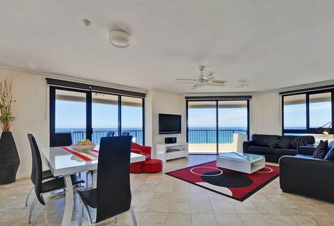 Clubb Coolum Beach - SA Accommodation 2