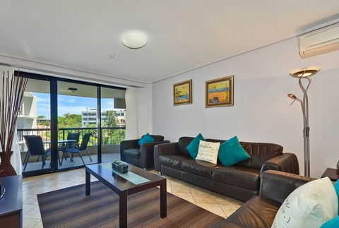 Clubb Coolum Beach - SA Accommodation 3