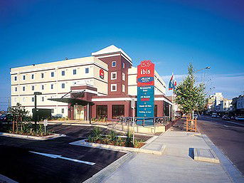 Hotel Ibis Newcastle - SA Accommodation 0