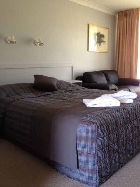 Town & Country Motor Inn Forbes - SA Accommodation 3