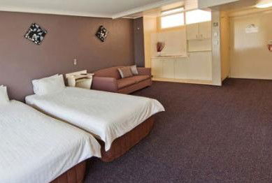 Country Comfort Tamworth Towers - SA Accommodation 4