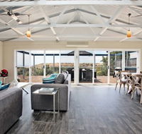 Coral Sands Luxury Beach House - SA Accommodation