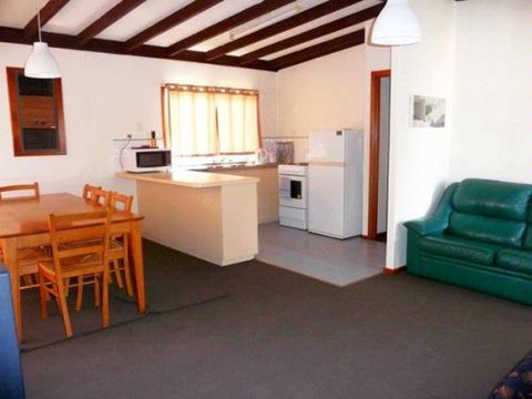 Lancelin Accommodation Service - SA Accommodation 8