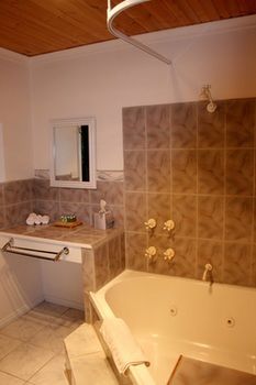 Hill 'N' Dale Farm Cottages - SA Accommodation 20