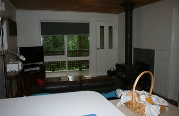 Hill 'N' Dale Farm Cottages - SA Accommodation 25