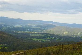 Hill 'N' Dale Farm Cottages - SA Accommodation 14