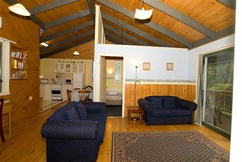 Hill 'N' Dale Farm Cottages - SA Accommodation 17
