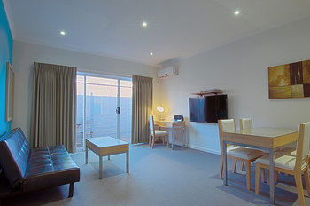 Buckingham International Serviced Apartments - SA Accommodation 7