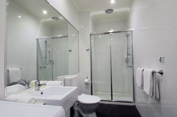 Buckingham International Serviced Apartments - SA Accommodation 9