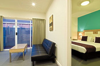 Buckingham International Serviced Apartments - SA Accommodation 11