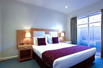 Buckingham International Serviced Apartments - SA Accommodation 12