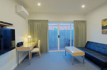 Buckingham International Serviced Apartments - SA Accommodation 17