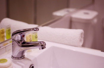 Buckingham International Serviced Apartments - SA Accommodation 18