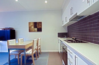 Buckingham International Serviced Apartments - SA Accommodation 19