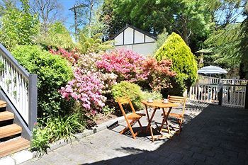 Holly Lodge - SA Accommodation 0