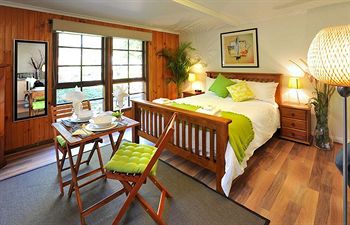 Holly Lodge - SA Accommodation 1