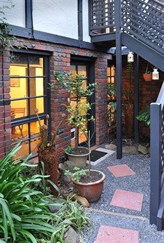 Holly Lodge - SA Accommodation 5