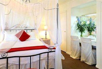 Holly Lodge - SA Accommodation 8