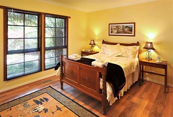 Holly Lodge - SA Accommodation 16