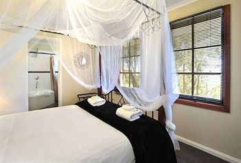 Holly Lodge - SA Accommodation 22