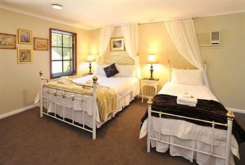 Holly Lodge - SA Accommodation 23